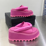 The Thick Soles Of The Foot Flip-Flops Women Wear High-End Sense 2025 Summer New Pink Loose Cake Cool