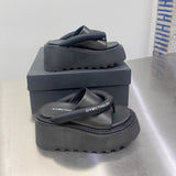 The Thick Soles Of The Foot Flip-Flops Women Wear High-End Sense 2025 Summer New Pink Loose Cake Cool