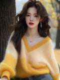 V-Neck Gradient Knitted Jersey Woman 2025 New European Top Temperament Loose Soft