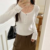Bottomed Shirt A New Threaded Blouse In Early Autumn Is Worn Inside A Collarbone Long-Sleeved