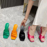 2025 Summer New Transparent Crystal Shoes Coarse Heel Cool Slippers Women Fashion Wearing Beach