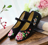 Zingj Shoes Injection Plastic Soft Sole Large Size Fat Feet Mother Shoes Women Embroidered Cloth Shoes Single Shoes Spring / Summer