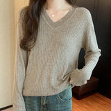 V-Collar Shows The Thin Wool Sweater, A New Slim, Long-Sleeved Blouse With Bottoms In Autumn And