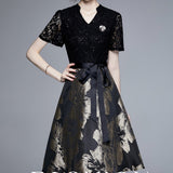 French Hepburn Style Short-Sleeved V-Neck Lace To Receive Waist-Skinny Long A-Character Floral Dress