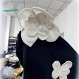 Sexy Black Shoulder Sidet Banded Long Skirt On Chest White Delicate Flower Decor Dress Dress
