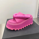 The Thick Soles Of The Foot Flip-Flops Women Wear High-End Sense 2025 Summer New Pink Loose Cake Cool