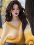 V-Neck Gradient Knitted Jersey Woman 2025 New European Top Temperament Loose Soft