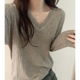 V-Collar Shows The Thin Wool Sweater, A New Slim, Long-Sleeved Blouse With Bottoms In Autumn And