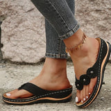 Slippers Women 2025 Summer New Three Flowers Slippers Thick Bottom Clip Toe Beach Flip-Flops
