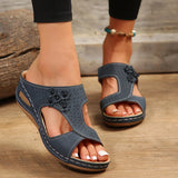 Slopes And Slippers Women 2025 Fashion Casual Sandals Women Hollow Light Outer Sandals Women Wearing
