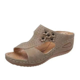Slopes And Slippers Women 2025 Fashion Casual Sandals Women Hollow Light Outer Sandals Women Wearing