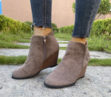 Yards Of Slopes And Female Short Boots In The Autumn And Winter Of The New Flat Bottom Round Head Zipper High Heels And Bare